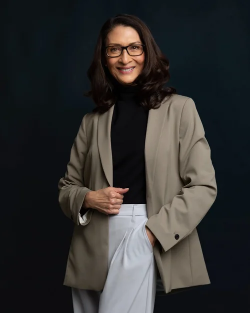 Gina Bethanis, Estate Agent